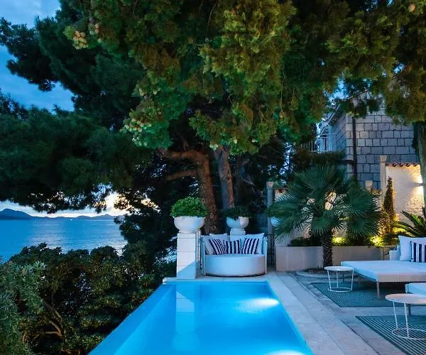 Villa Mey's Place On The *