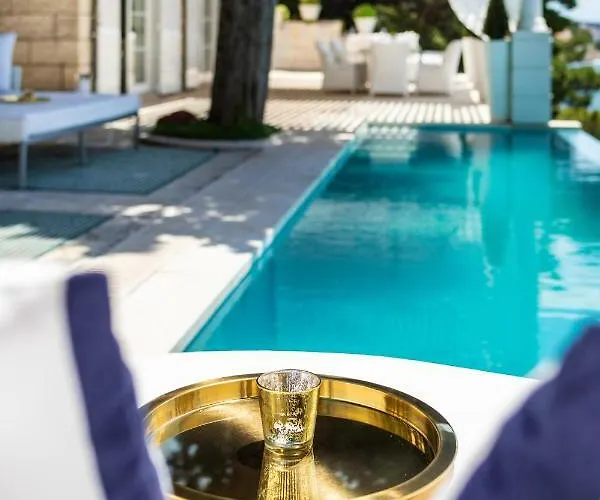 Villa Mey's Place On The *