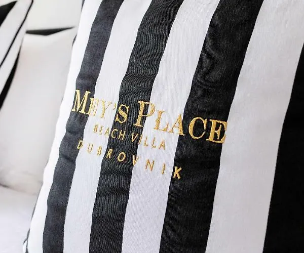 Villa Mey's Place On The *