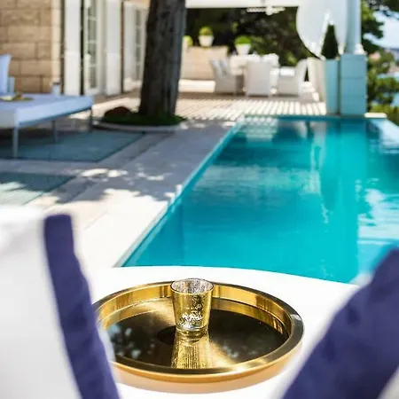 Villa Mey's Place On The *